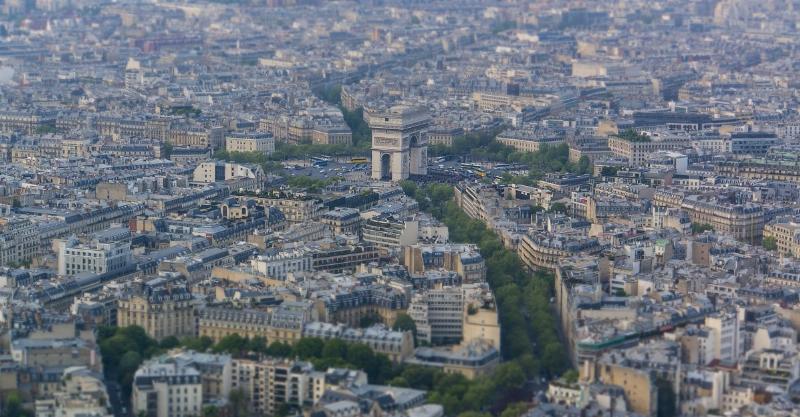 Interieurs somptueux des monuments parisiens neoclassiques representant l’elegance et le raffinement francais